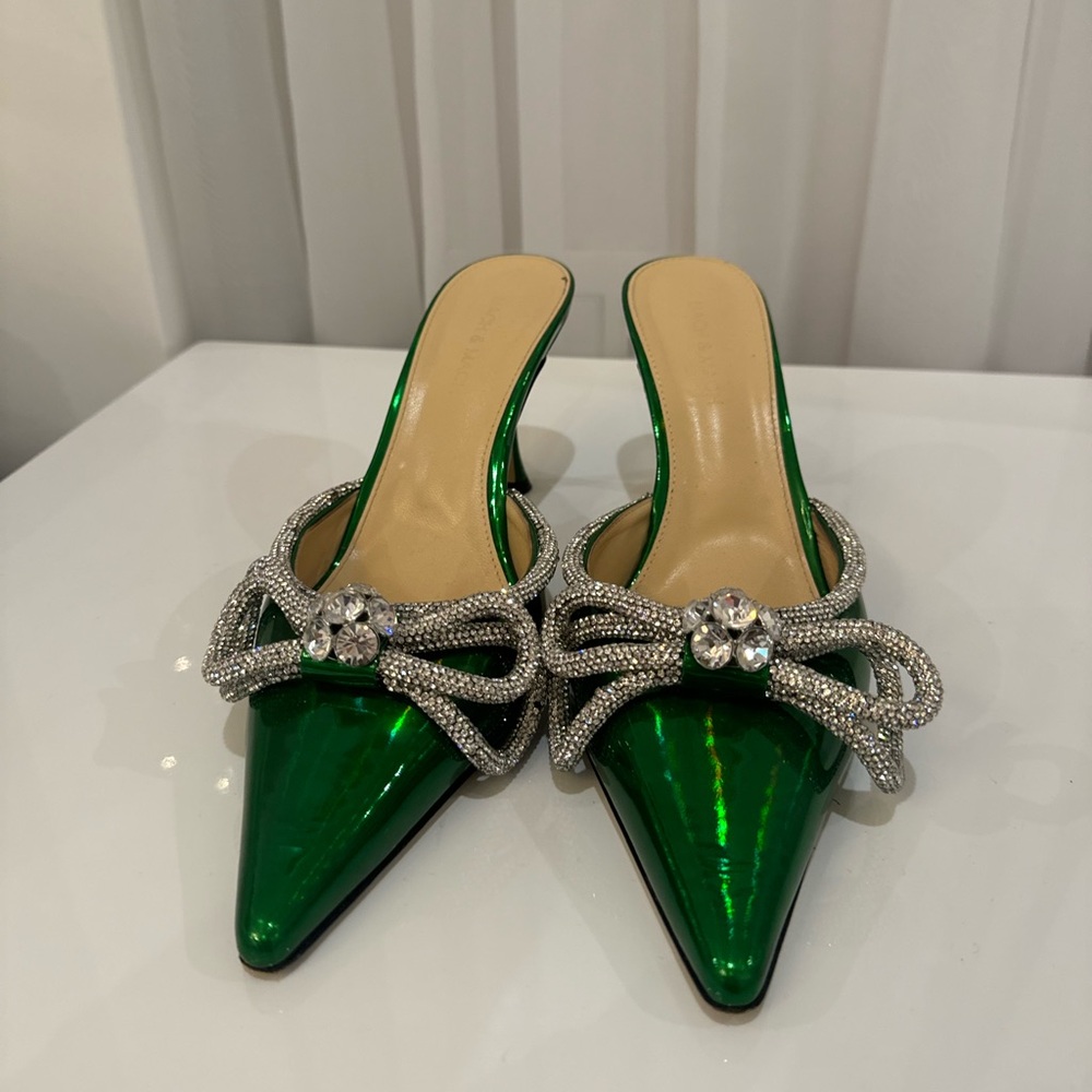 MACH & MACH Green Metallic Heels with Rhinestone Bow

Size 40

Used